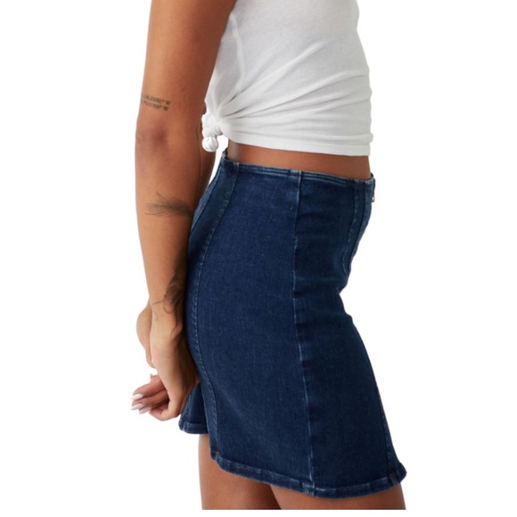 NWT Free People Layla Denim Mini in Deep Indigo - Picture 2 of 7